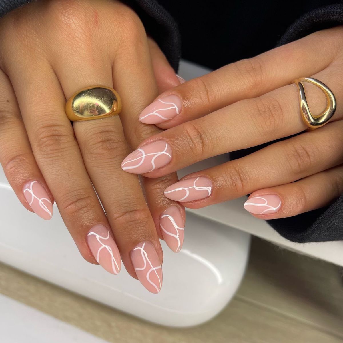 40. Minimalist Artsy Nails