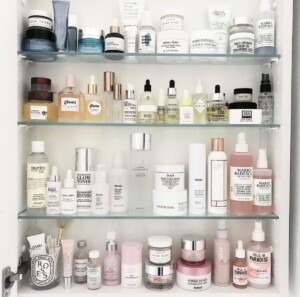 13 Medicine Cabinet Organization Ideas You Need - Craftsy Hacks