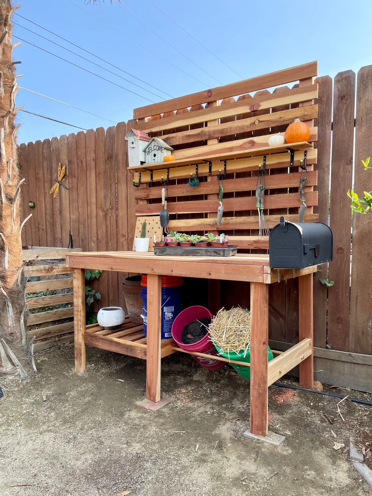 17. Trellis Back Design to Hang Tools