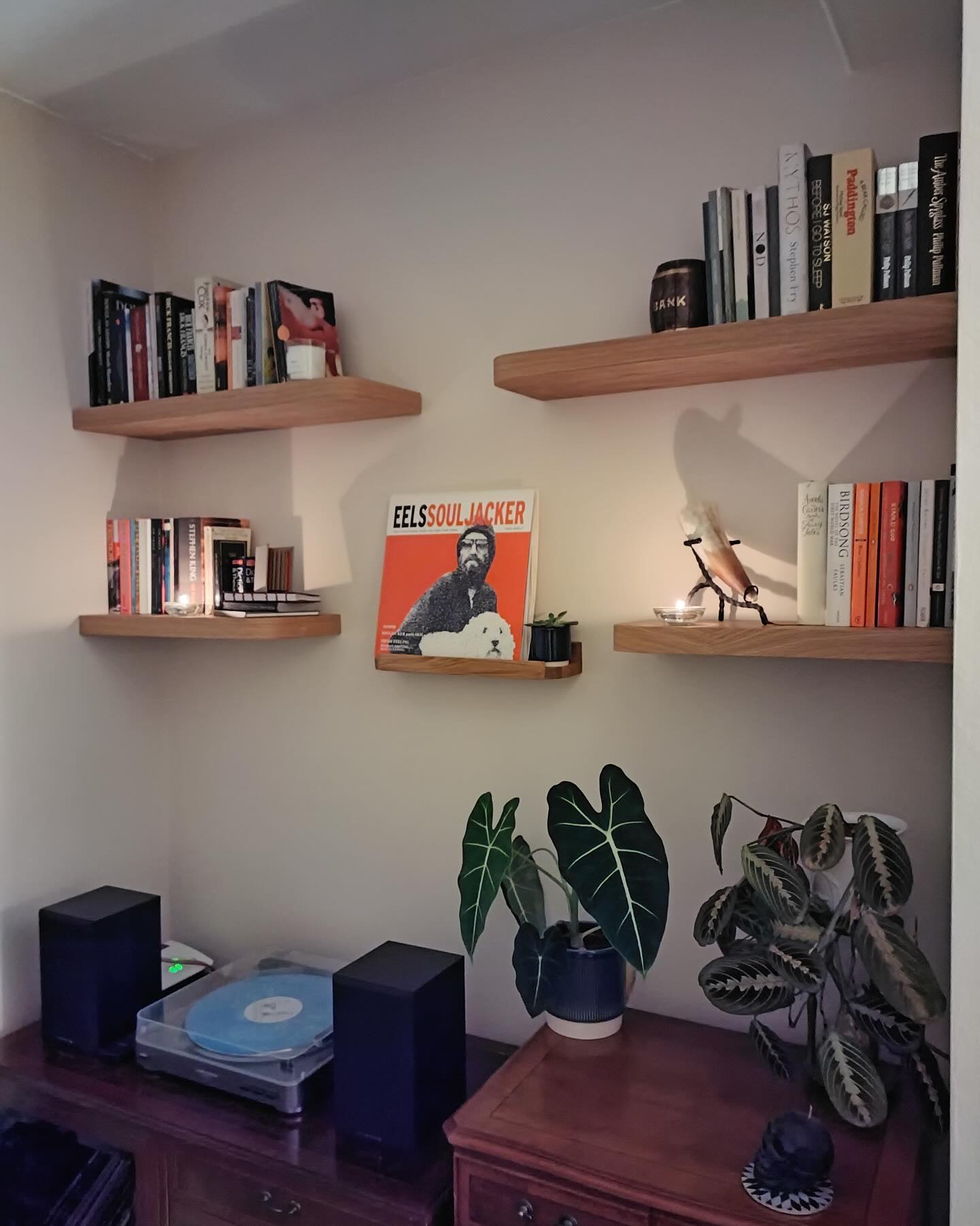 19. Floating Bookshelf