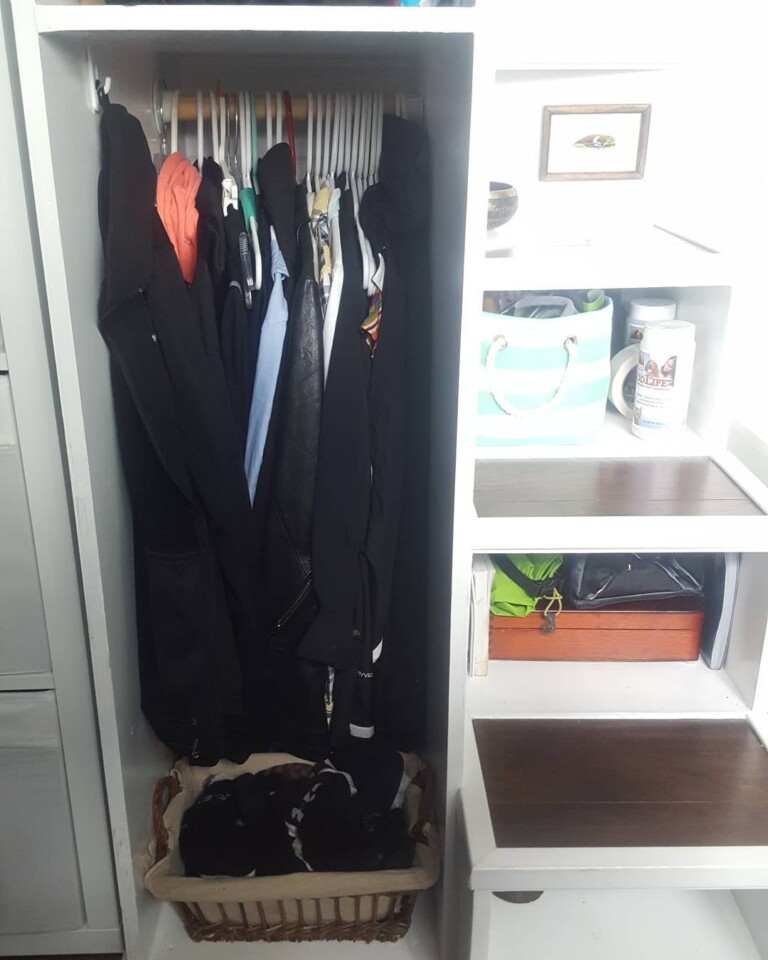 21 Genius Tiny Closet Organizing Hacks That Actually Work - Craftsy Hacks