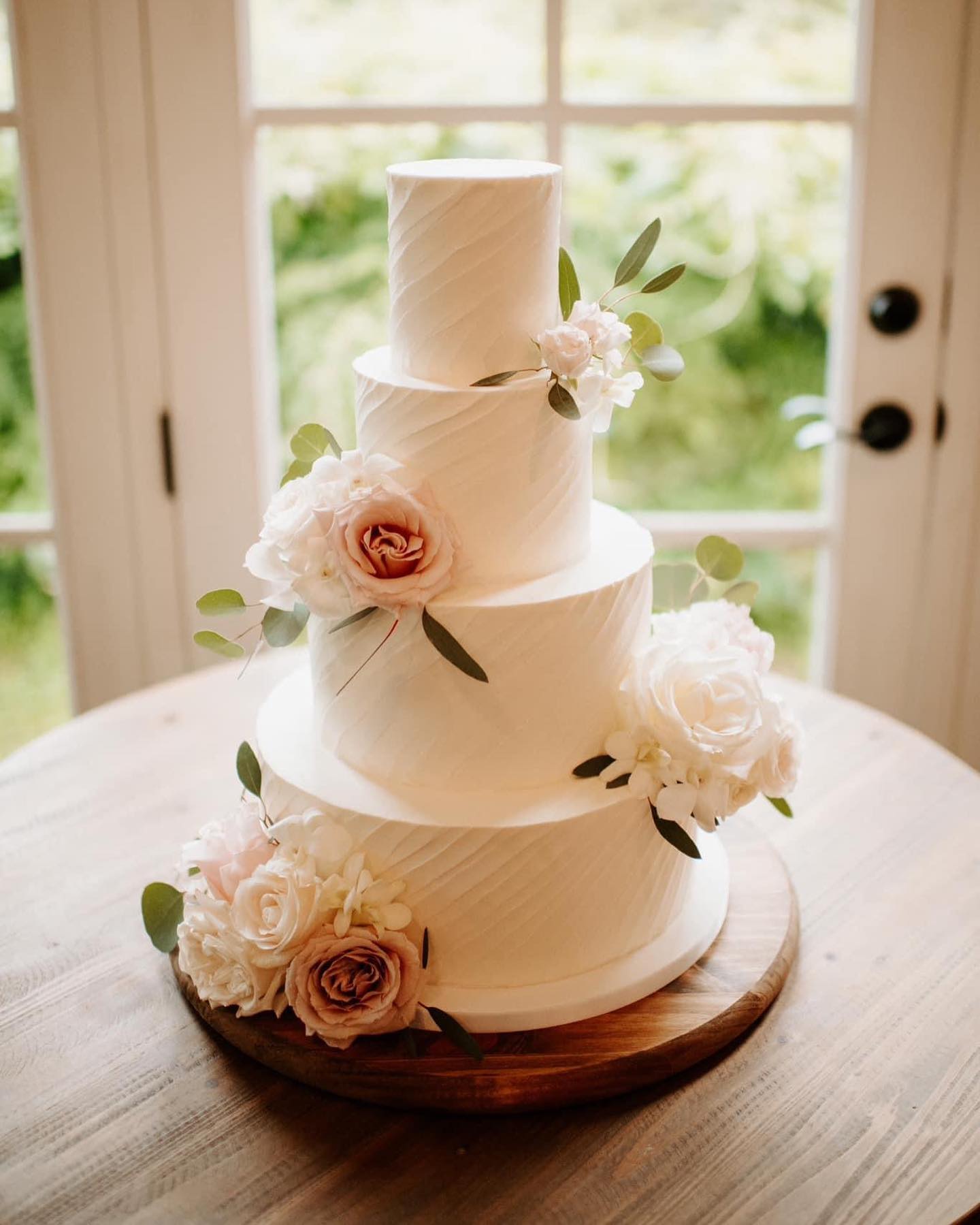 1. Vanilla Bean and Blush Pink Roses