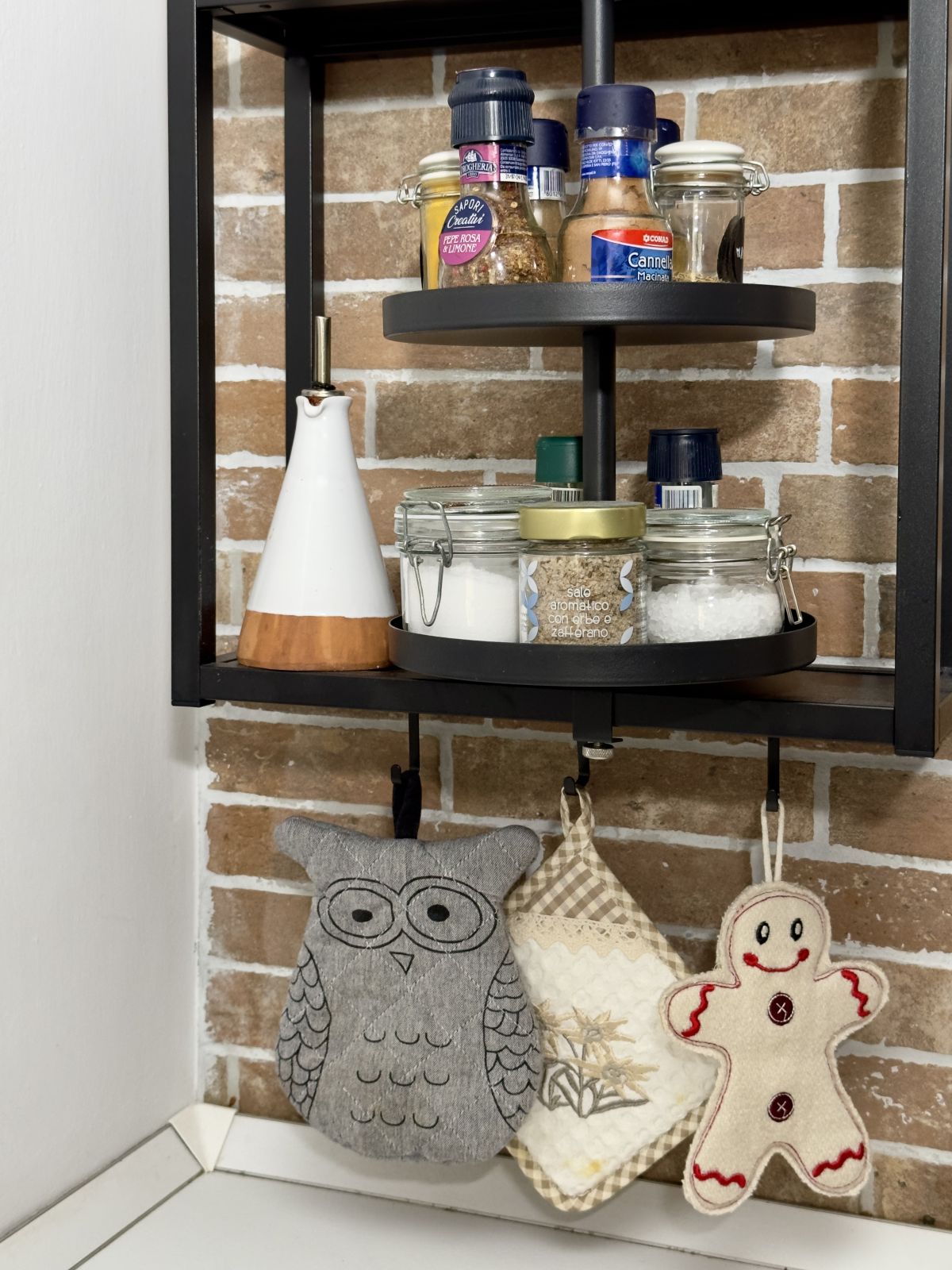 20. Keep Kitchen Essentials Within Easy Reach