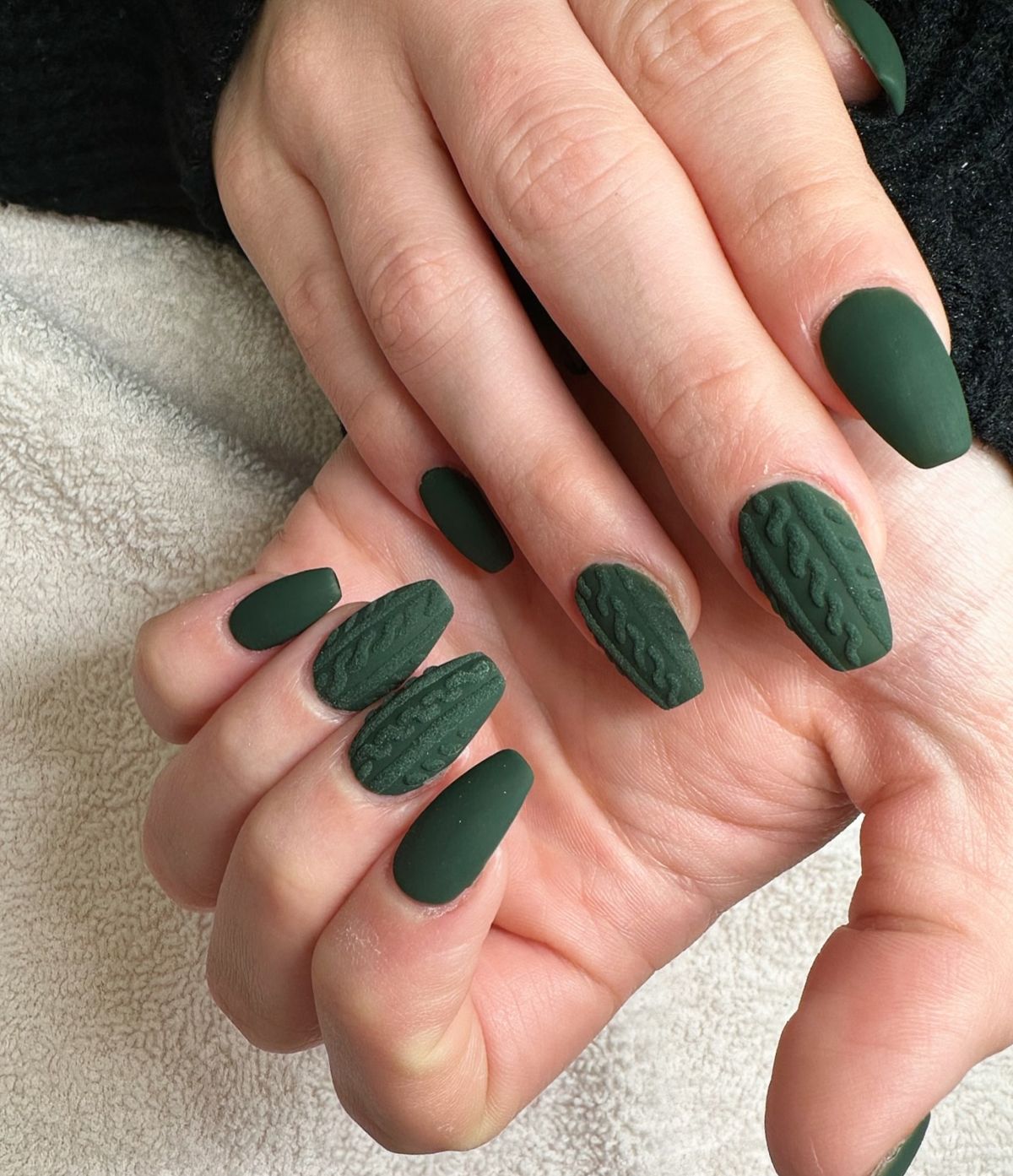 11. Cozy Green Sweater Nails