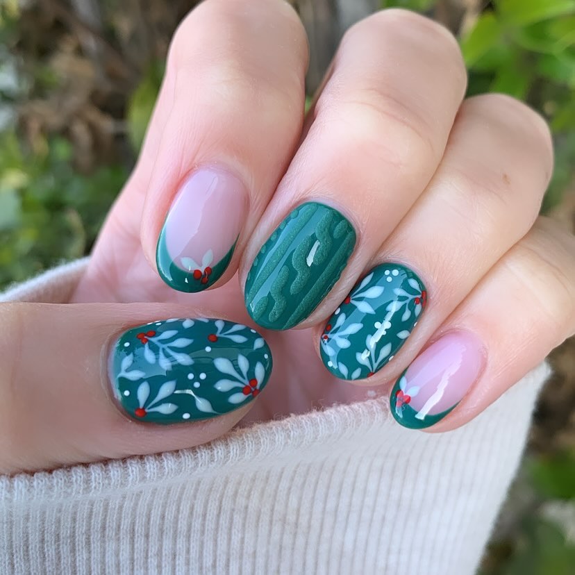 13. Cute Green Holly Nails