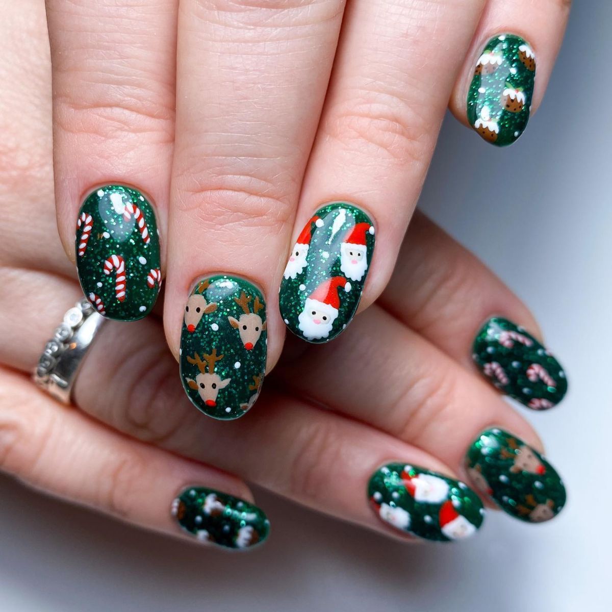 15. Super Cute Art on Green Nails