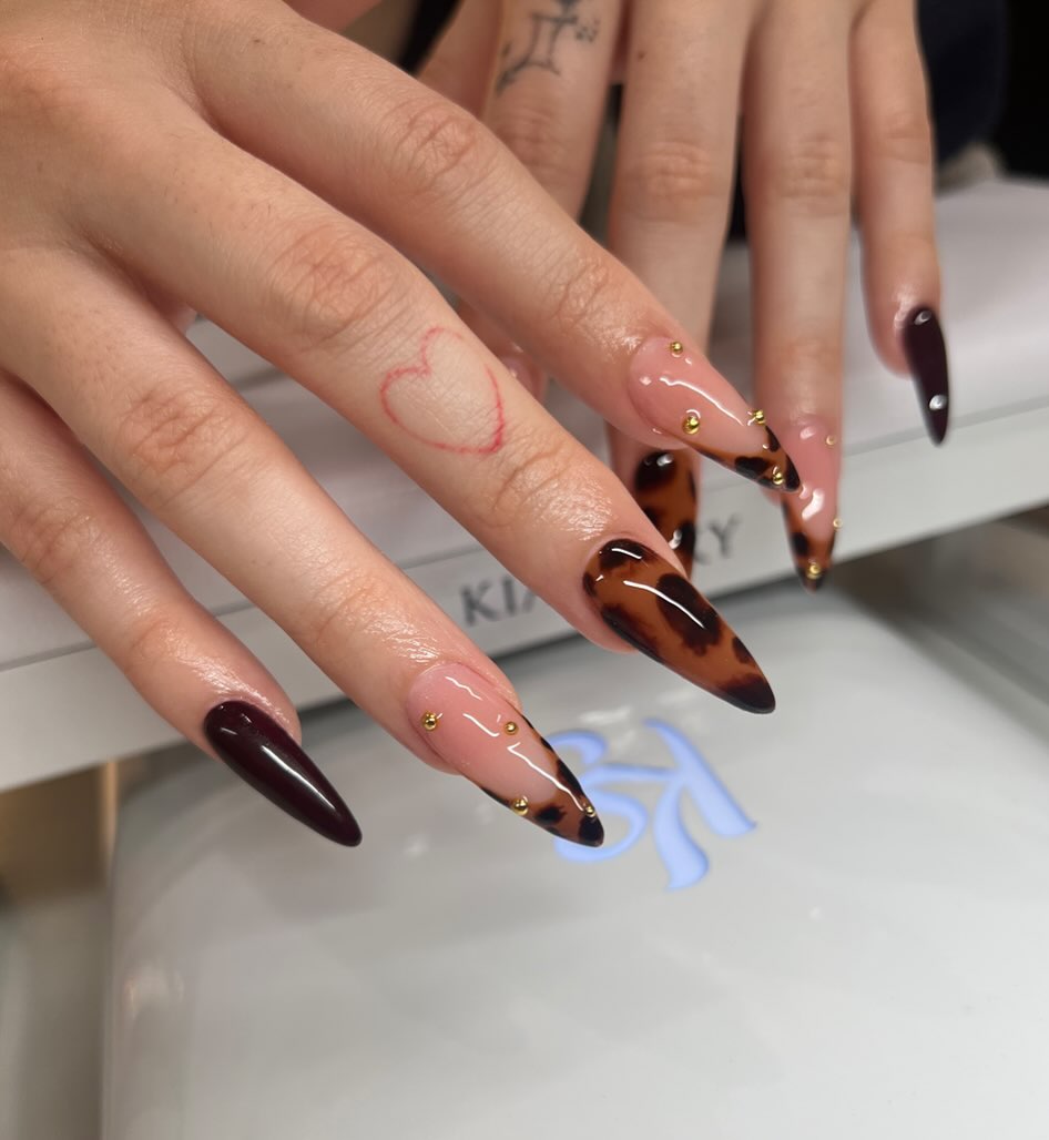 2. Tortoiseshell Almond Nails