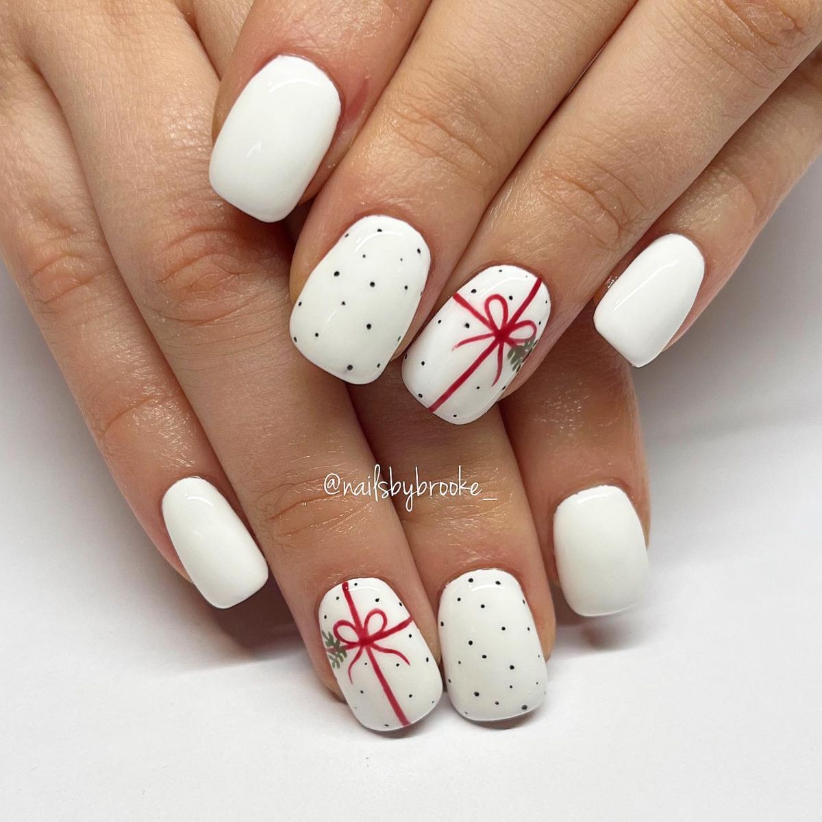 5. Charming Whtie manicure